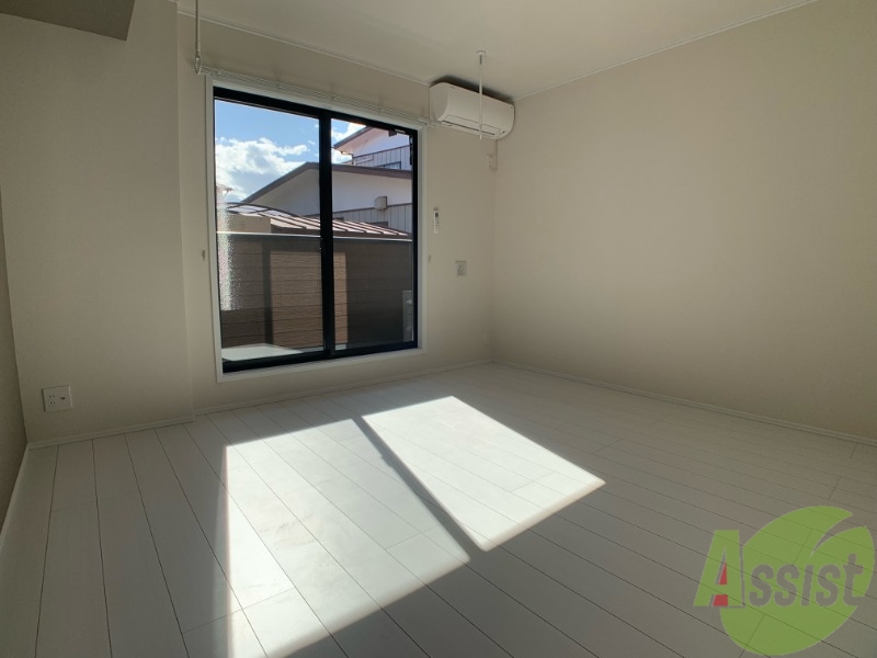 居室・リビング　８．２帖のリビングです。広々としていますね。