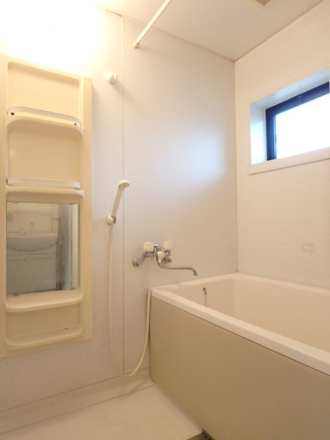 バス・シャワールーム　バス（窓があります）