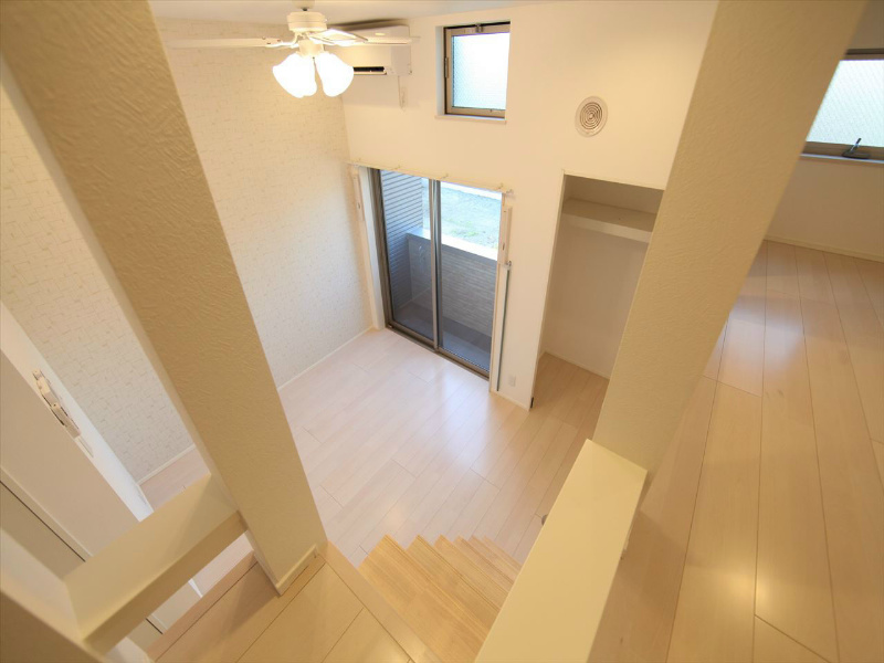 バルコニー　洋室6.2帖　ロフト5.6帖（収納にも使えます）同型写真