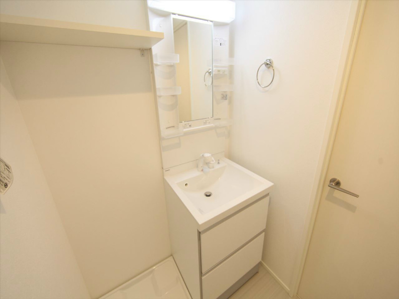 洗面設備　脱衣所　独立洗面台付（シャンプードレッサー付）同型写真