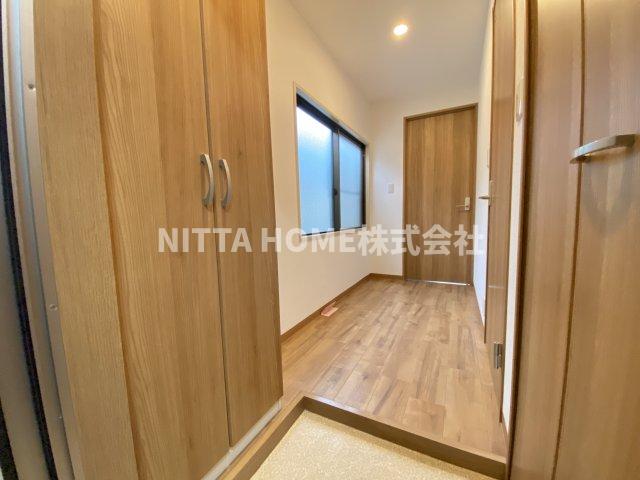 玄関　玄関も十分なスペースです☆