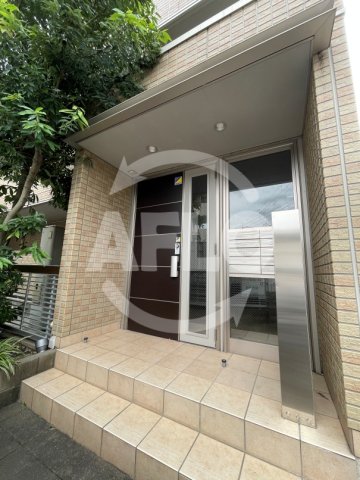 エントランス　TREBINA AYAKA（トレビナ　アヤカ）　エントランス