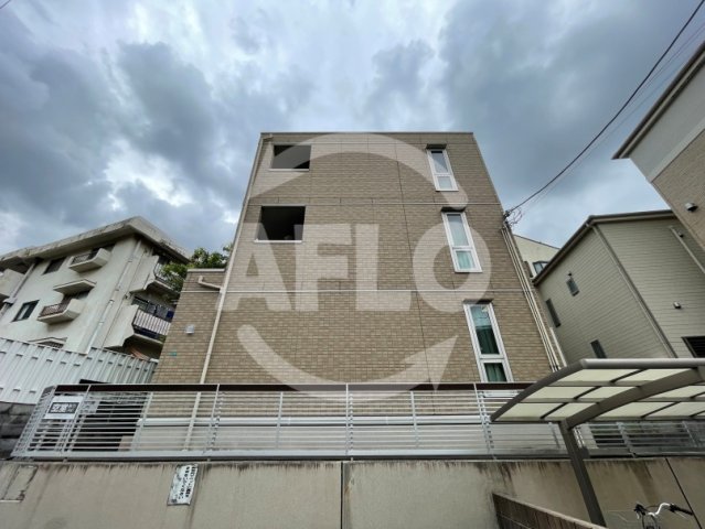 建物外観　TREBINA AYAKA（トレビナ　アヤカ）　外観