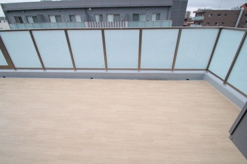 バルコニー　外からの目が気にならないバルコニーで洗濯物が干せます