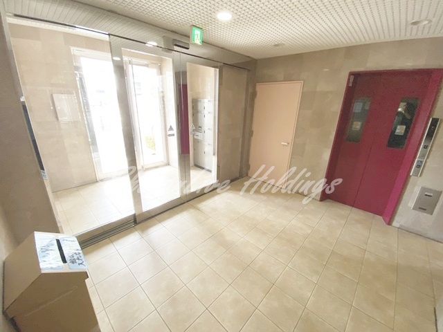 エントランス　清潔感のあるエントランスです♪