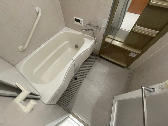 バス・シャワールーム　追焚き、サーモ水栓付き