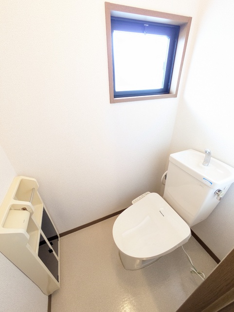 トイレ　★★トイレは嬉しい洗浄機能付き便座です♪★★