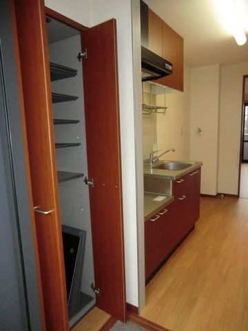 玄関　大型シューズボックス完備