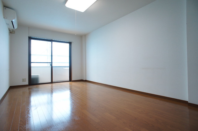 居室・リビング　桜上水駅から徒歩６分！３階のお部屋です☆