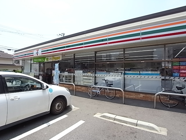 コンビニ　セブンイレブン 神戸大和町4丁目店（コンビニ）まで303m