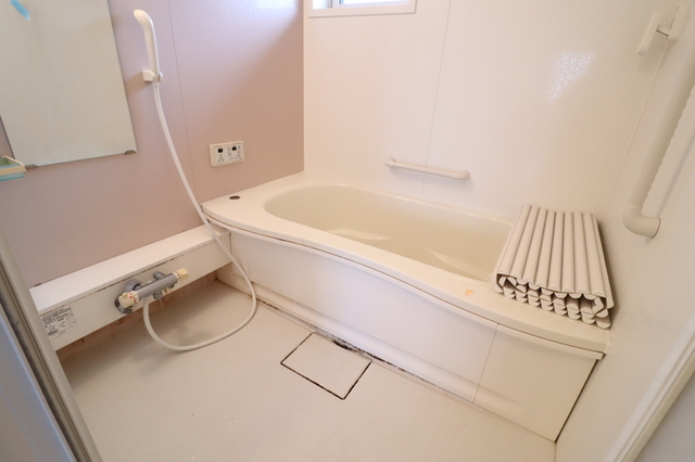 バス・シャワールーム　追い焚き給湯・一坪風呂