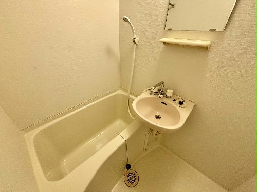 バス・シャワールーム　設備・仕様は号室により異なる為、現況を優先いたします。