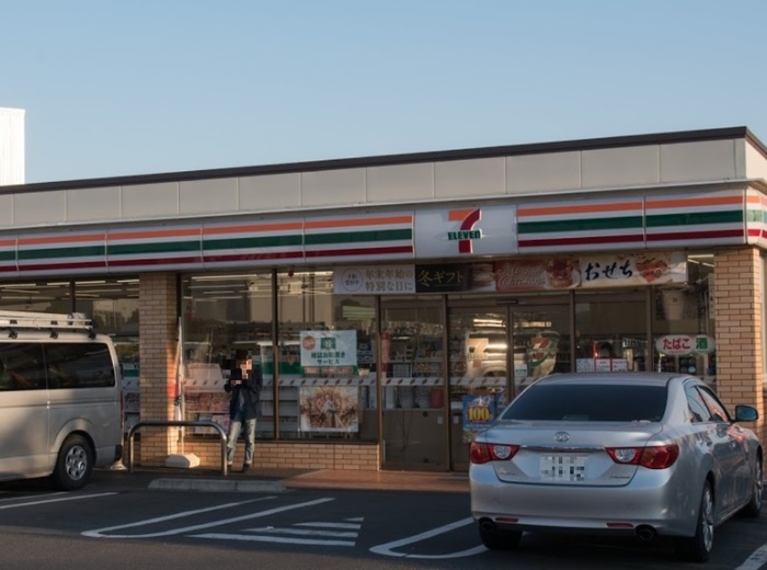 コンビニ　セブンイレブン国立泉1丁目店（コンビニ）まで200m