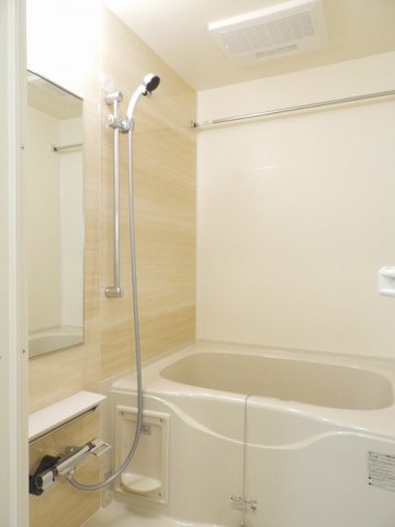 バス・シャワールーム　コンパクトで使いやすいお風呂です