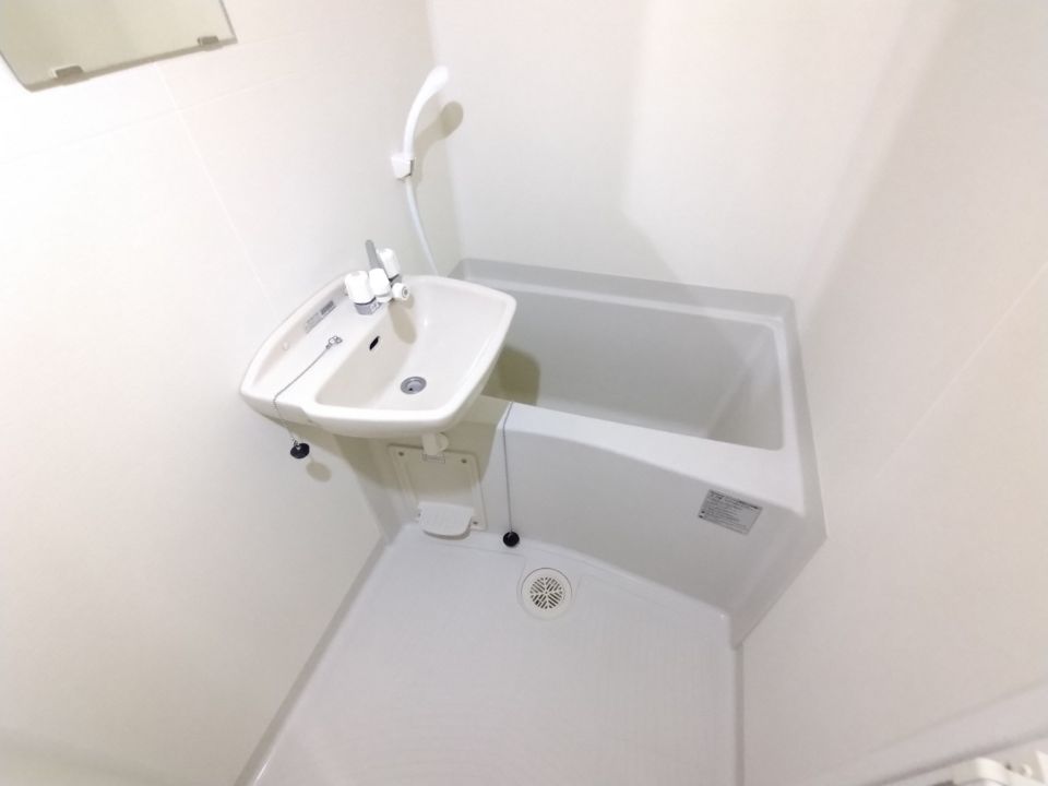 バス・シャワールーム　仕様・設備は現況と異なる場合がございます