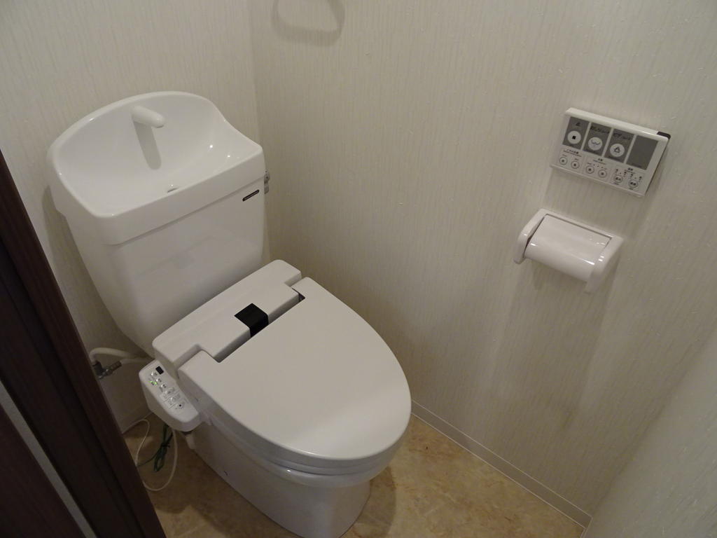 トイレ　ウォシュレット付き