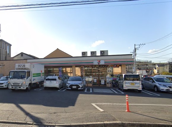 コンビニ　セブンイレブン（コンビニ）まで519m
