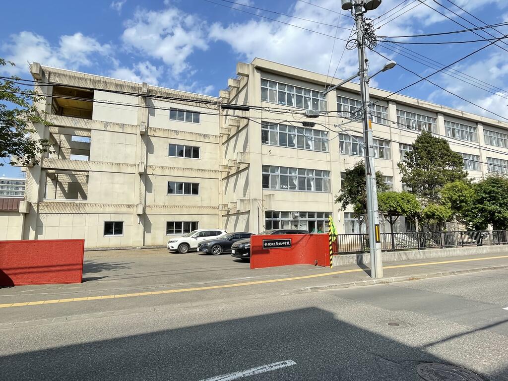 中学校　札幌市立陵北中学校（中学校）まで772m