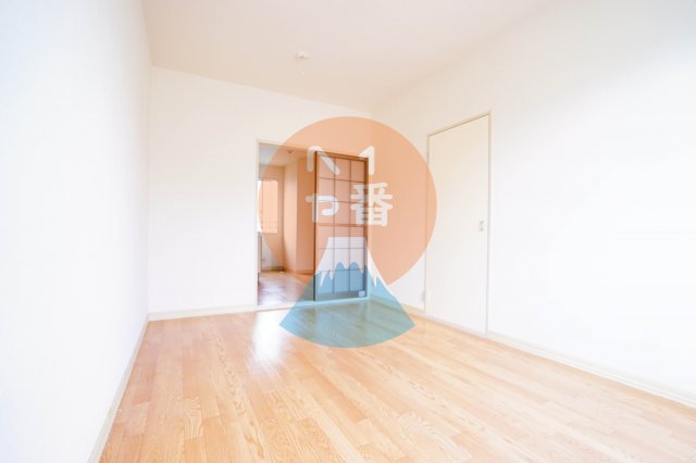 居室・リビング　6帖のエアコン付きのお部屋　※参考写真です