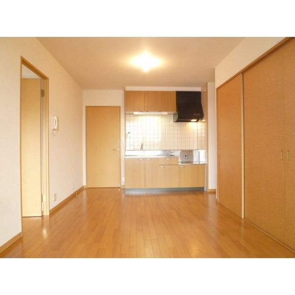 居室・リビング　こちらの居間で趣味の時間をお楽しみください