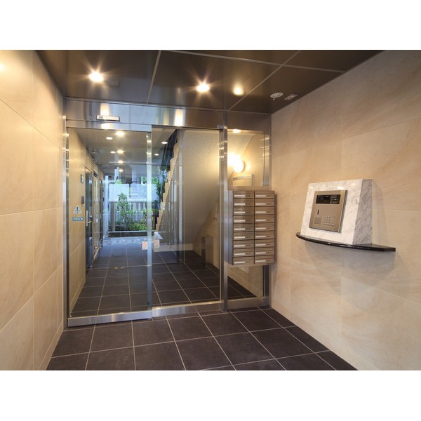 エントランス　防犯面も安心