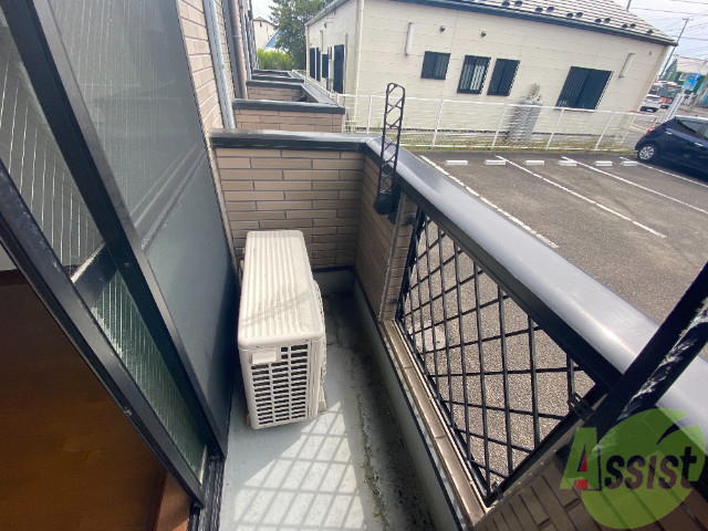 バルコニー　バルコニーはこちら。洗濯物を干すには十分な広さです。