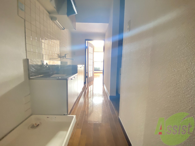 玄関　玄関からの様子です。お部屋から眩しい光が入ってきますね。