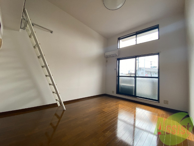 居室・リビング　８帖の洋室です。使い易い形のお部屋ですね。