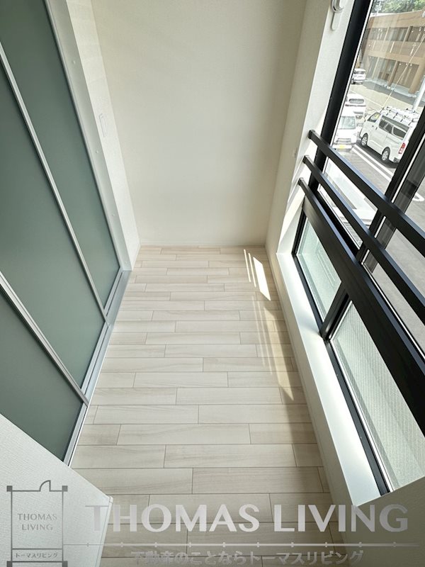 バルコニー　雨の日も洗濯物を干すことができます。