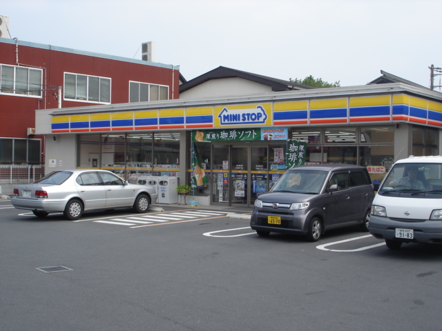 コンビニ　ミニストップ（コンビニ）まで415m