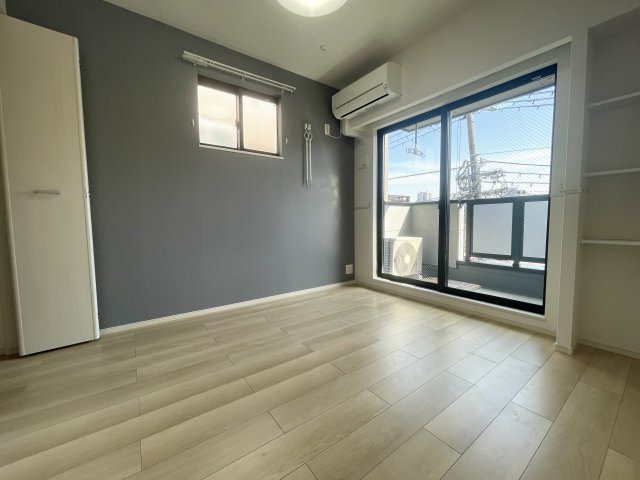 その他部屋・スペース　広くて明るい寝室