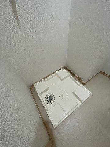その他設備　防水パン付きの洗濯機置場です。