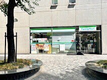 コンビニ　ファミリーマート近鉄堂島ビル店（コンビニ）まで71m