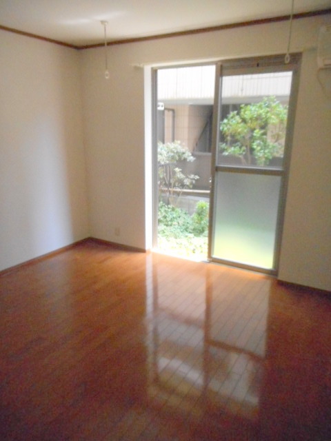 居室・リビング　ゆったり８.１帖南向きの部屋