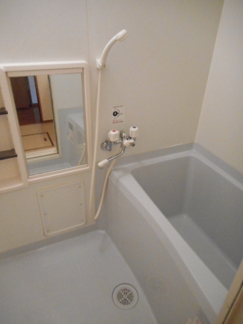 バス・シャワールーム　清潔感のあるバスルーム