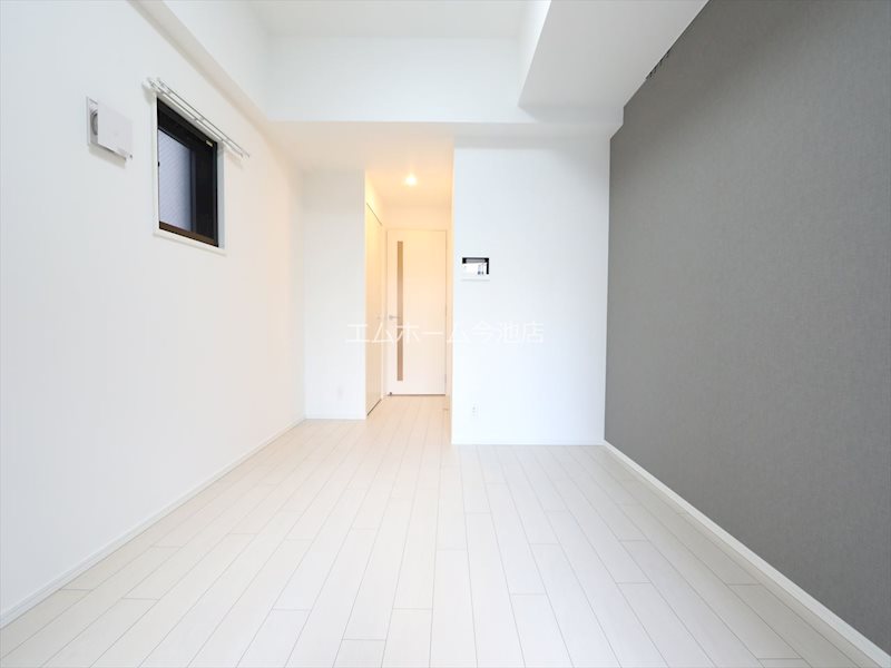 その他　洋室7.9帖　エアコン付　バルコニーに面しています