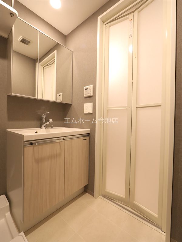 洗面設備　独立洗面台（シャンプードレッサー付）