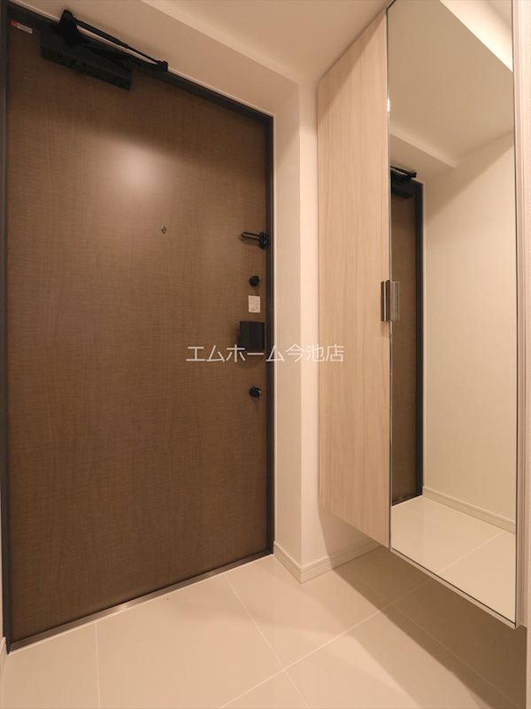 玄関　玄関（シューズボックス充実）