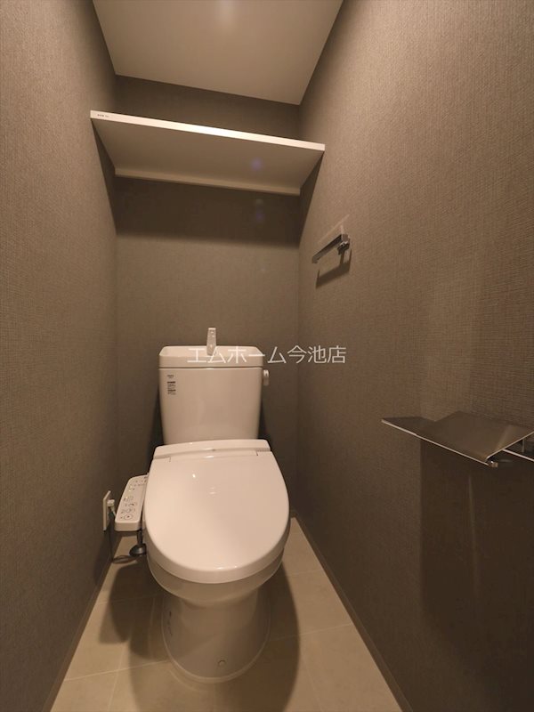 トイレ　温水洗浄便座付トイレ