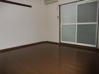 居室・リビング　洋室（シャッター閉）