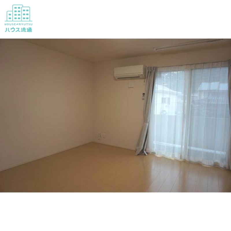 居室・リビング　※別号室の写真です