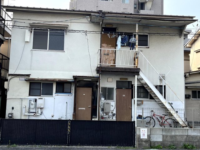 建物外観　左側のお部屋です