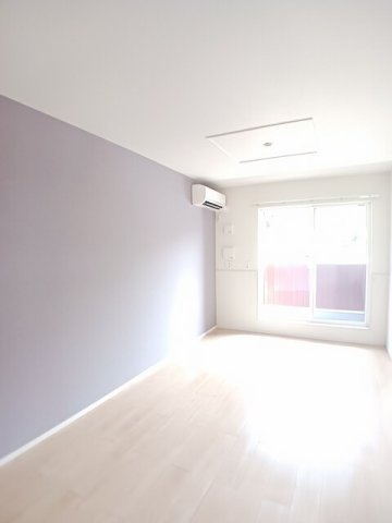 居室・リビング　こちらのリビングで趣味の時間をお楽しみください