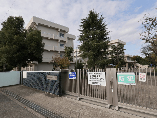 小学校　厚木市立愛甲小学校（小学校）まで734m