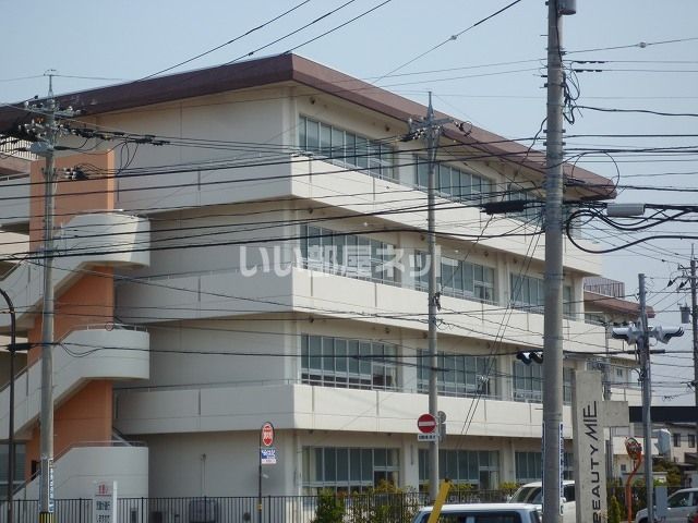 小学校　諸江町小学校（小学校）まで589m