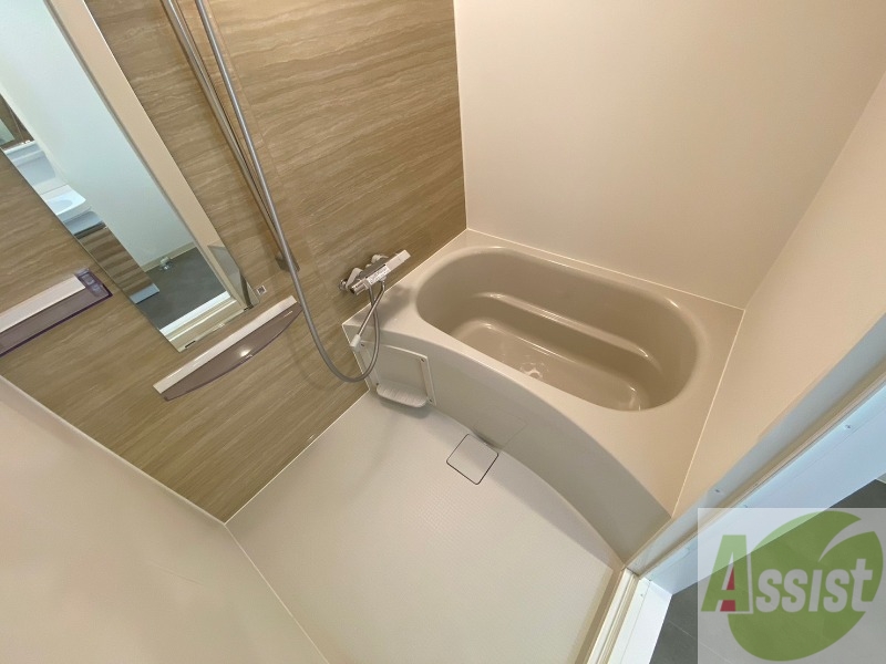 バス・シャワールーム　お風呂になります。一日の疲れを癒してくださいね。