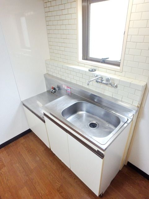 キッチン　★コンロ設置可・窓付★