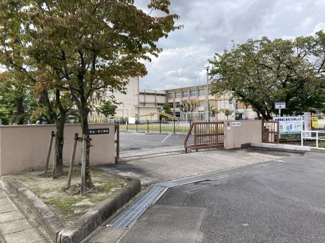 小学校　市立一色小学校（小学校）まで726m
