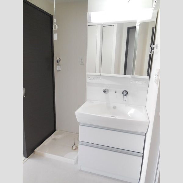 洗面設備　ルシア新大阪　洗面台