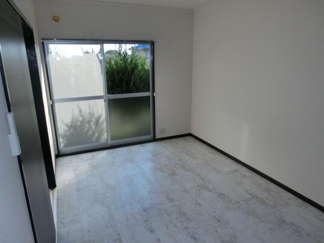 居室・リビング　明るい６帖洋室